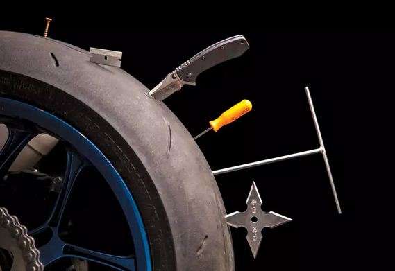 ban tubeless kena paku